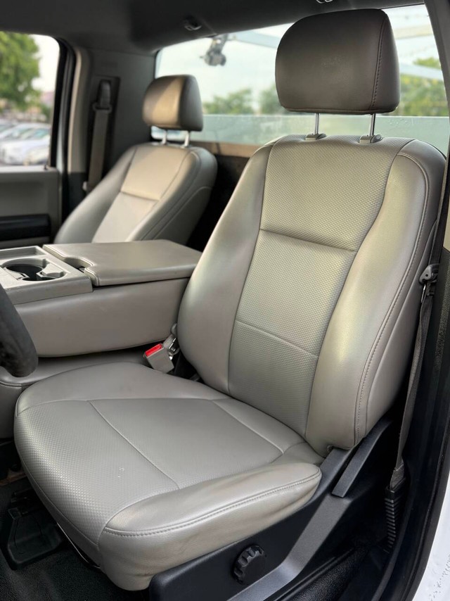 Ford Super Duty F-250 SRW Vehicle Full-screen Gallery Image 12