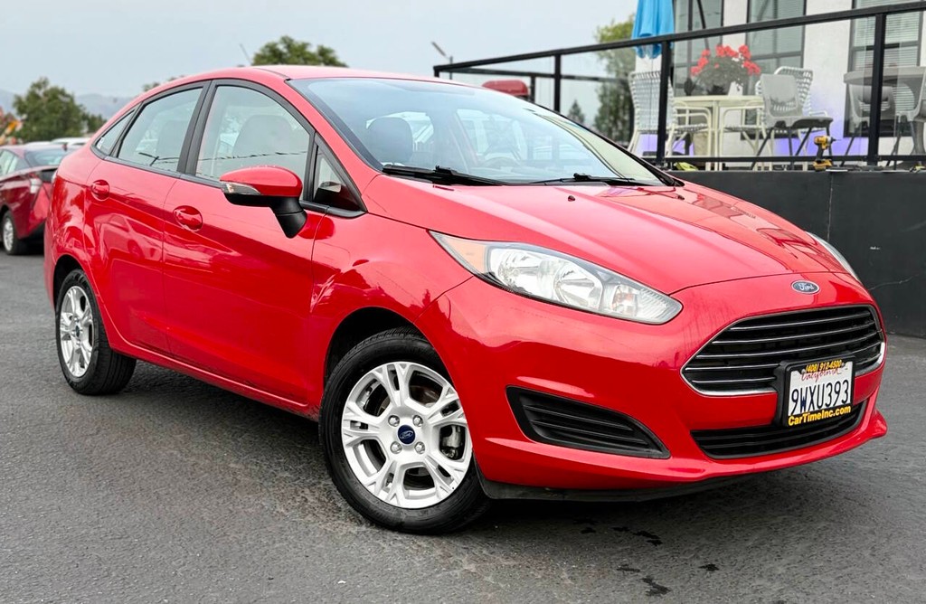 Ford Fiesta Sedan Vehicle Full-screen Gallery Image 03