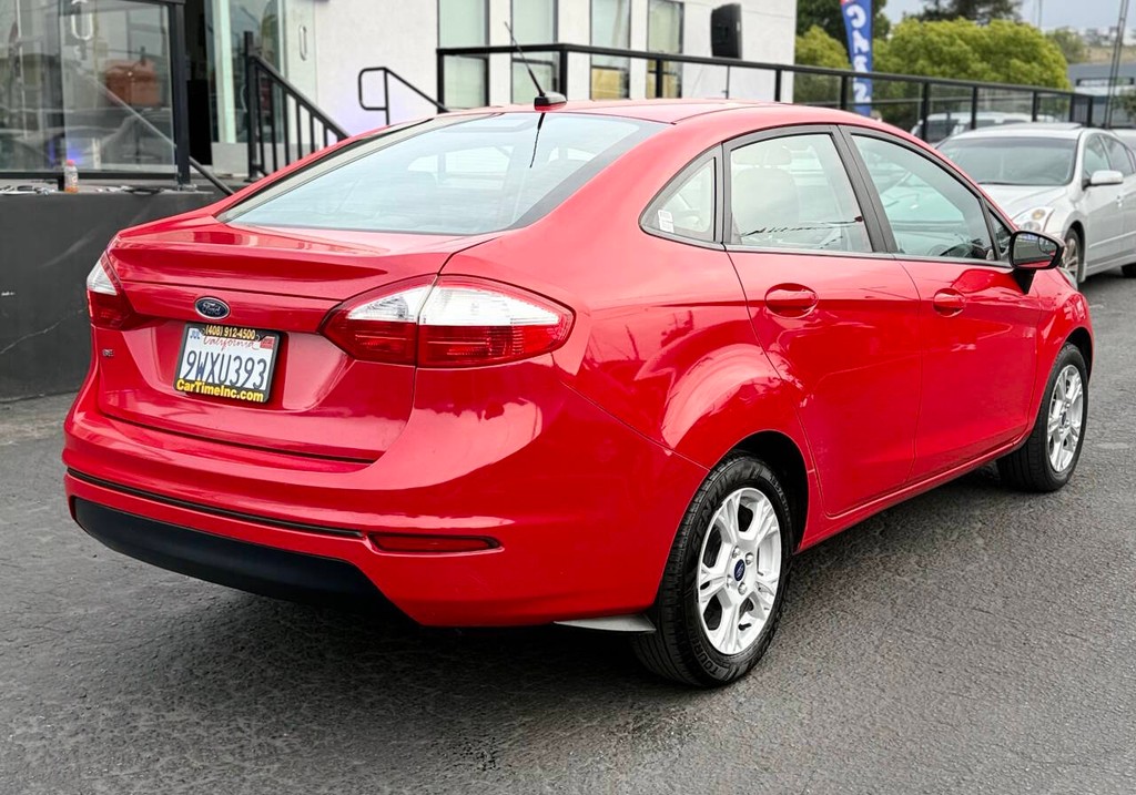 Ford Fiesta Sedan Vehicle Full-screen Gallery Image 06