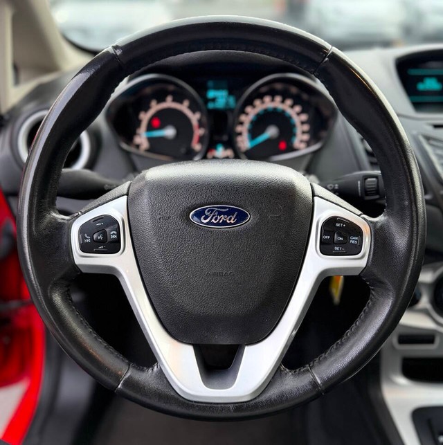 Ford Fiesta Sedan Vehicle Full-screen Gallery Image 09
