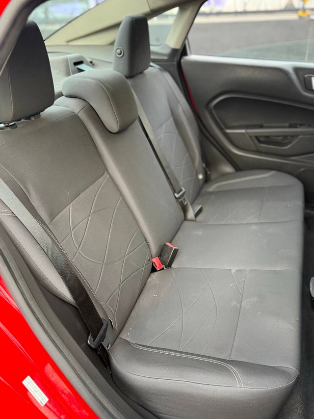 Ford Fiesta Sedan Vehicle Full-screen Gallery Image 13