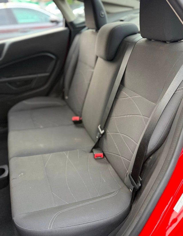 Ford Fiesta Sedan Vehicle Full-screen Gallery Image 14