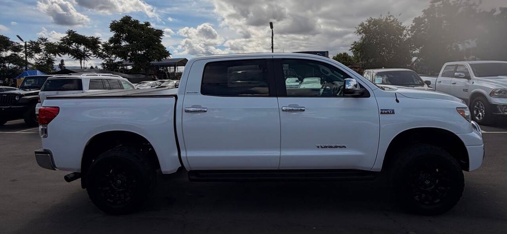 Toyota Tundra 4WD Truck Vehicle Full-screen Gallery Image 08