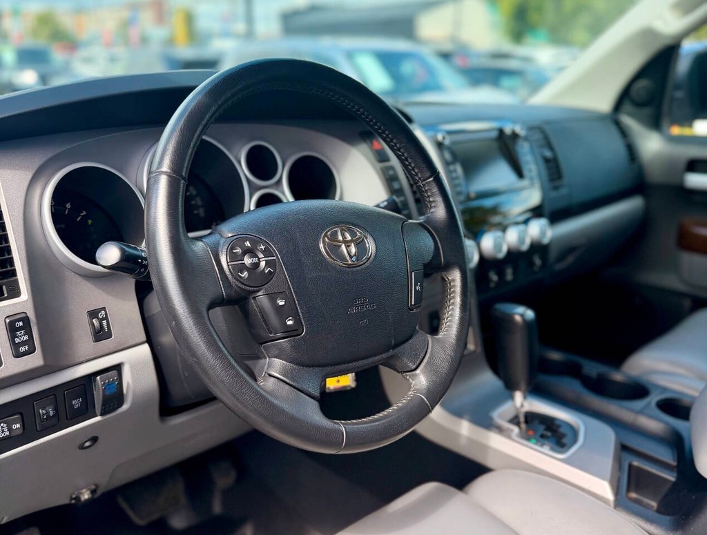 Toyota Tundra 4WD Truck Vehicle Full-screen Gallery Image 10