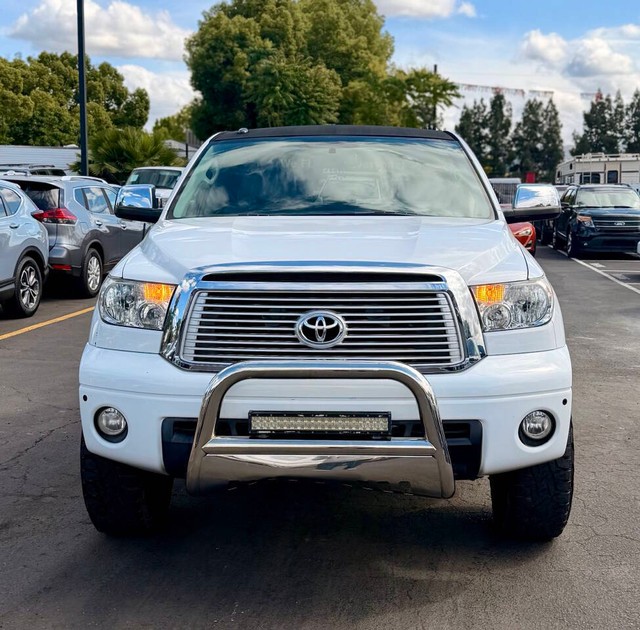 Toyota Tundra 4WD Truck Vehicle Full-screen Gallery Image 02