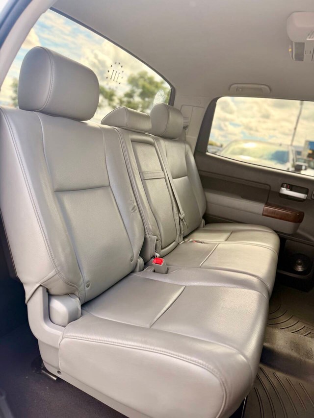 Toyota Tundra 4WD Truck Vehicle Full-screen Gallery Image 13