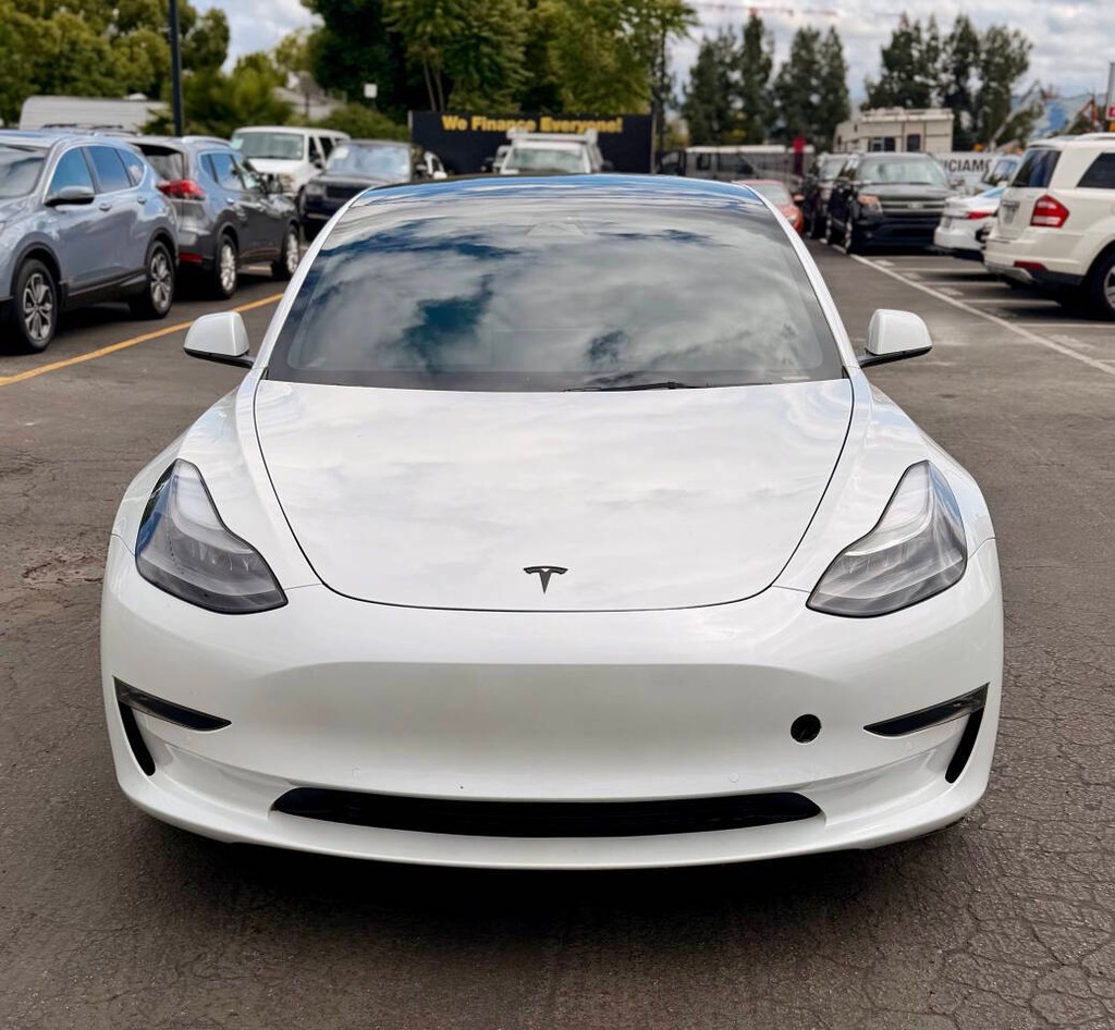 Tesla Model 3 Vehicle Full-screen Gallery Image 03