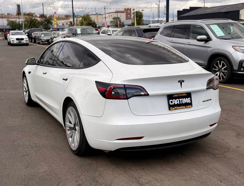 Tesla Model 3 Vehicle Full-screen Gallery Image 04
