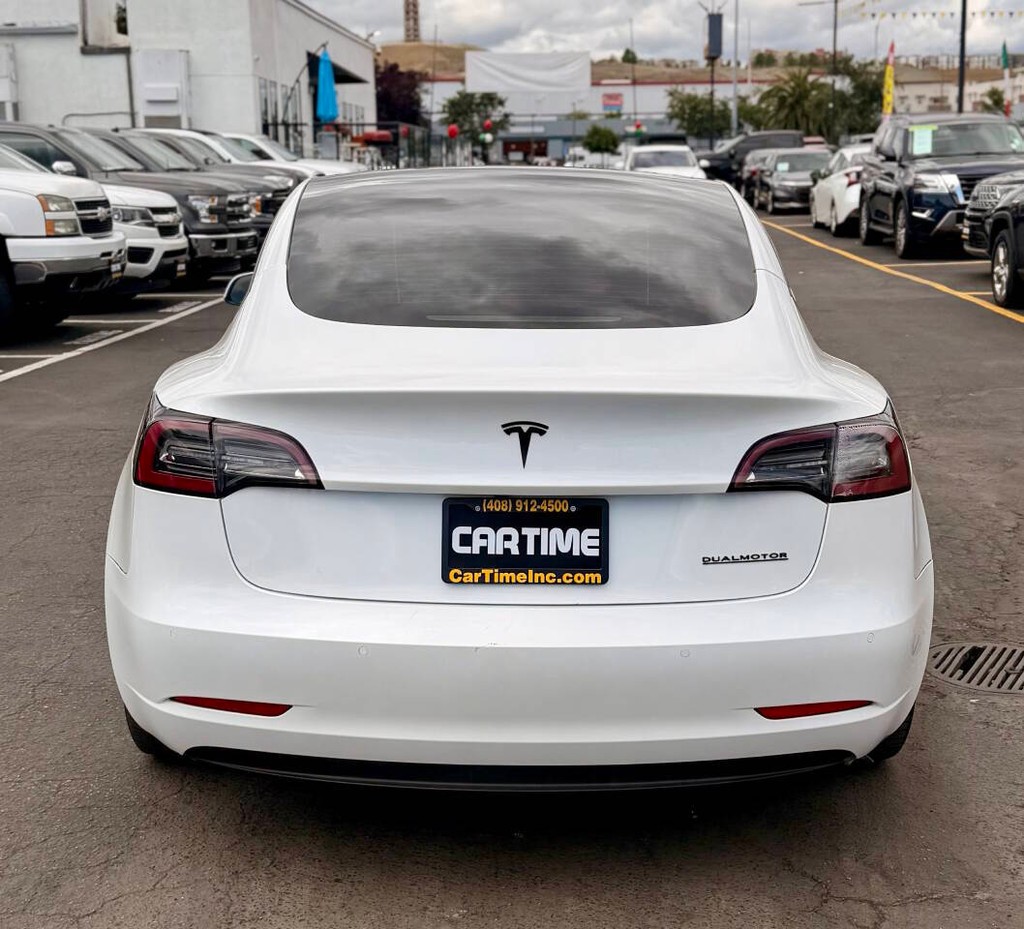Tesla Model 3 Vehicle Full-screen Gallery Image 05