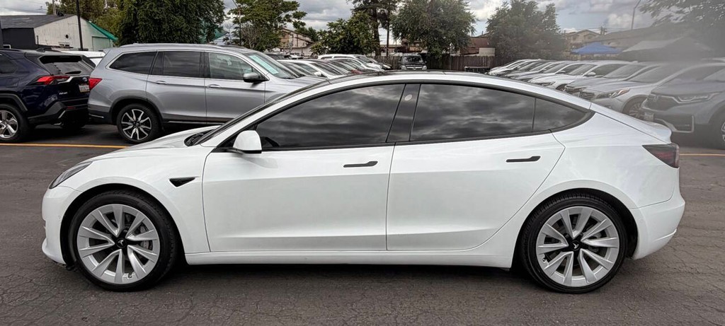 Tesla Model 3 Vehicle Full-screen Gallery Image 08