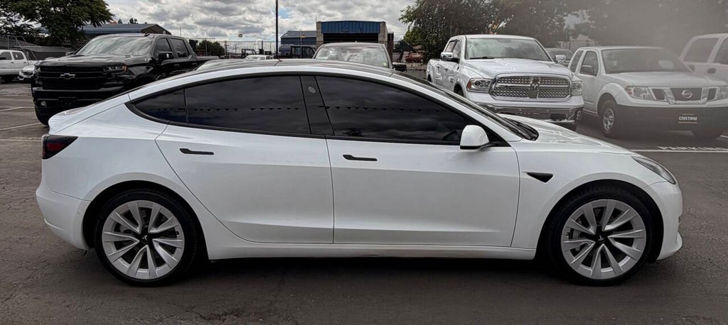 Tesla Model 3 Vehicle Full-screen Gallery Image 10