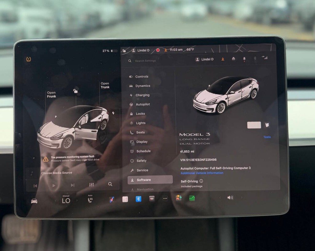 Tesla Model 3 Vehicle Full-screen Gallery Image 15