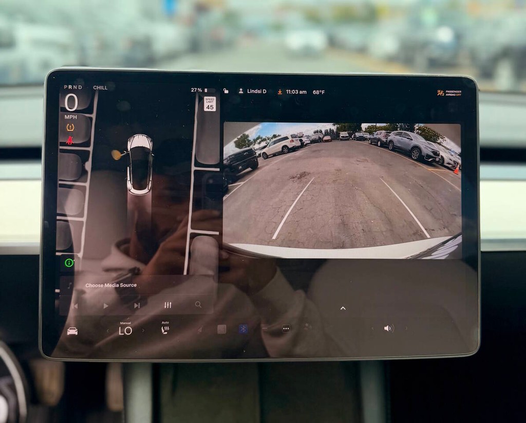 Tesla Model 3 Vehicle Full-screen Gallery Image 16
