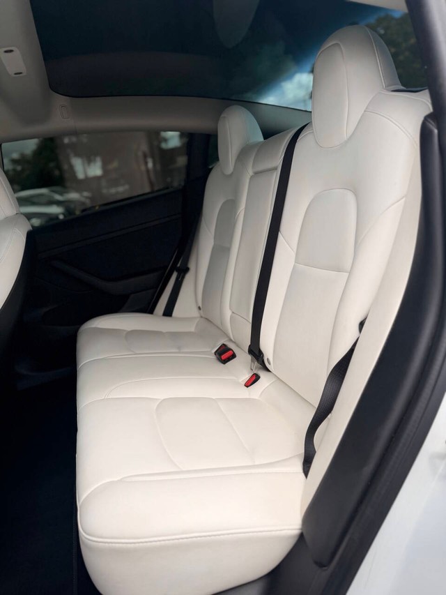 Tesla Model 3 Vehicle Full-screen Gallery Image 13
