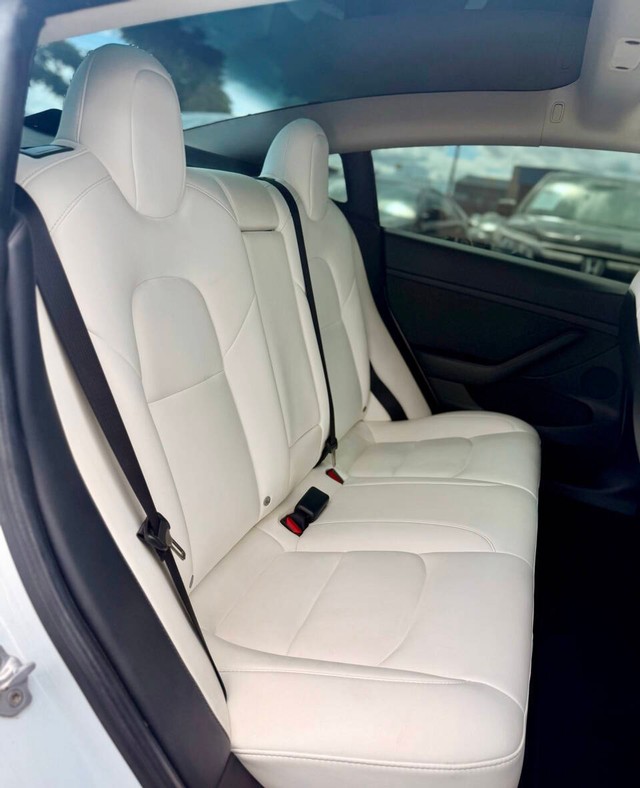 Tesla Model 3 Vehicle Full-screen Gallery Image 14