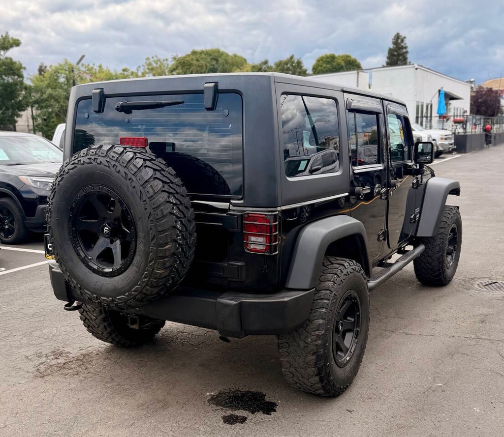 Jeep Wrangler Unlimited Vehicle Full-screen Gallery Image 04