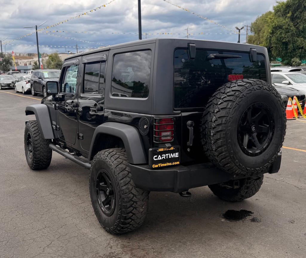Jeep Wrangler Unlimited Vehicle Full-screen Gallery Image 06