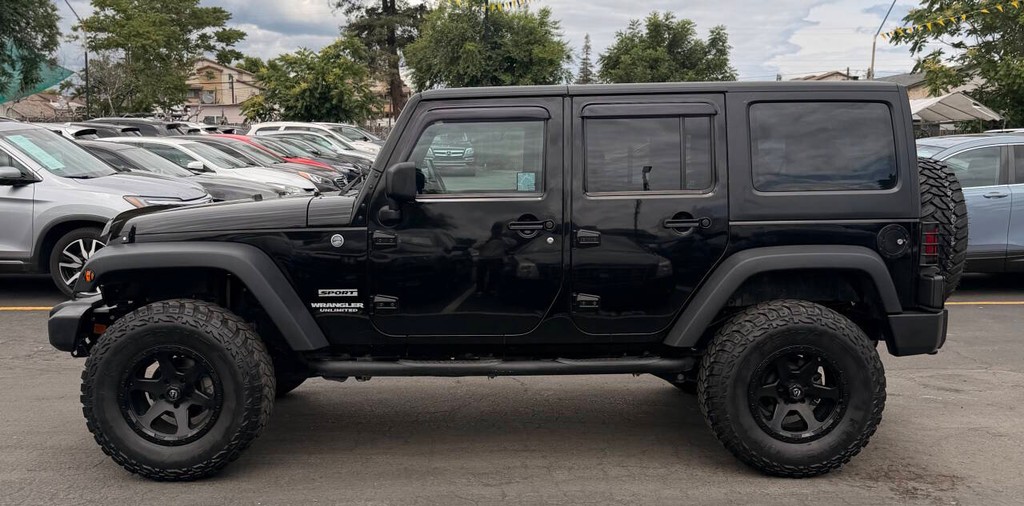 Jeep Wrangler Unlimited Vehicle Full-screen Gallery Image 07