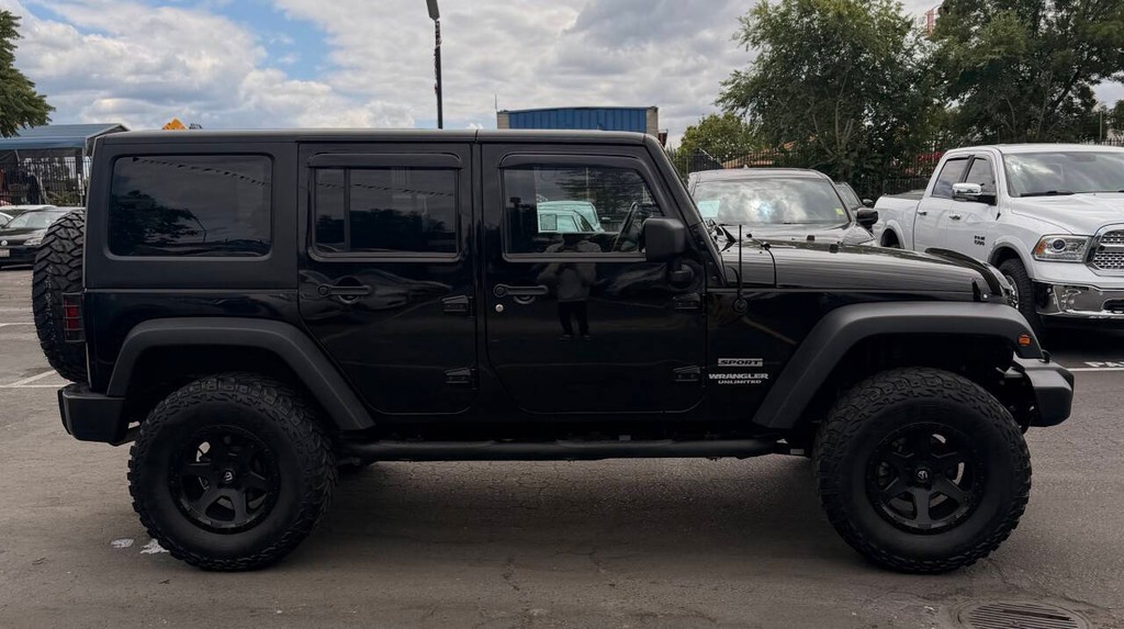 Jeep Wrangler Unlimited Vehicle Full-screen Gallery Image 08