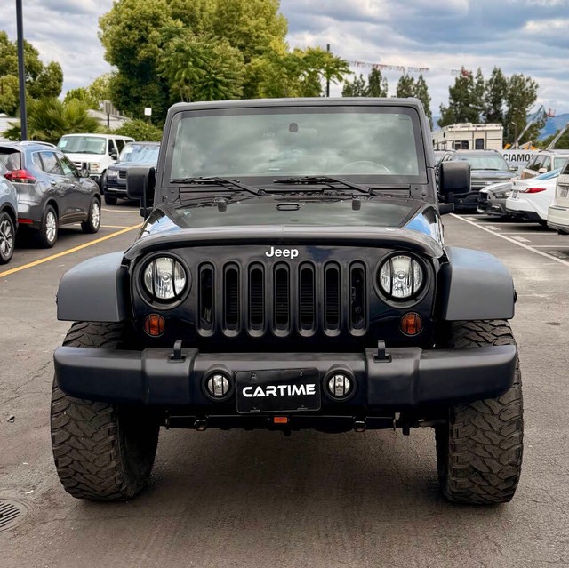 Jeep Wrangler Unlimited Vehicle Full-screen Gallery Image 03