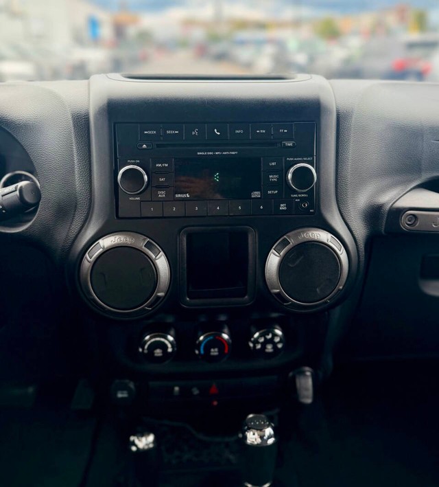 Jeep Wrangler Unlimited Vehicle Full-screen Gallery Image 11