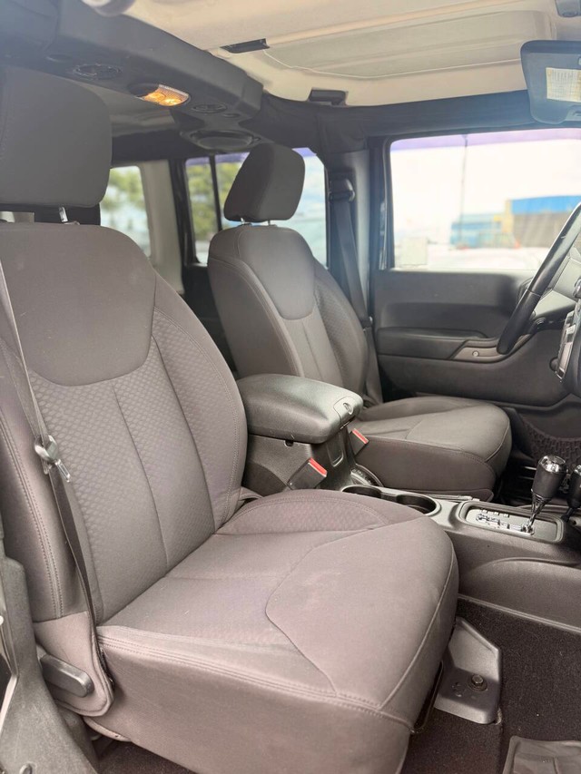 Jeep Wrangler Unlimited Vehicle Full-screen Gallery Image 13