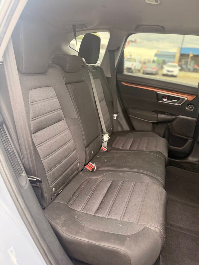 Honda CR-V Hybrid Vehicle Full-screen Gallery Image 12