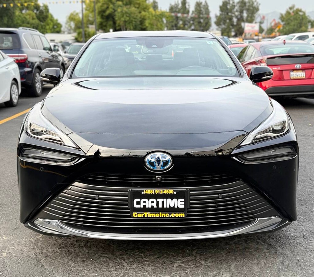 Toyota Mirai Vehicle Full-screen Gallery Image 03