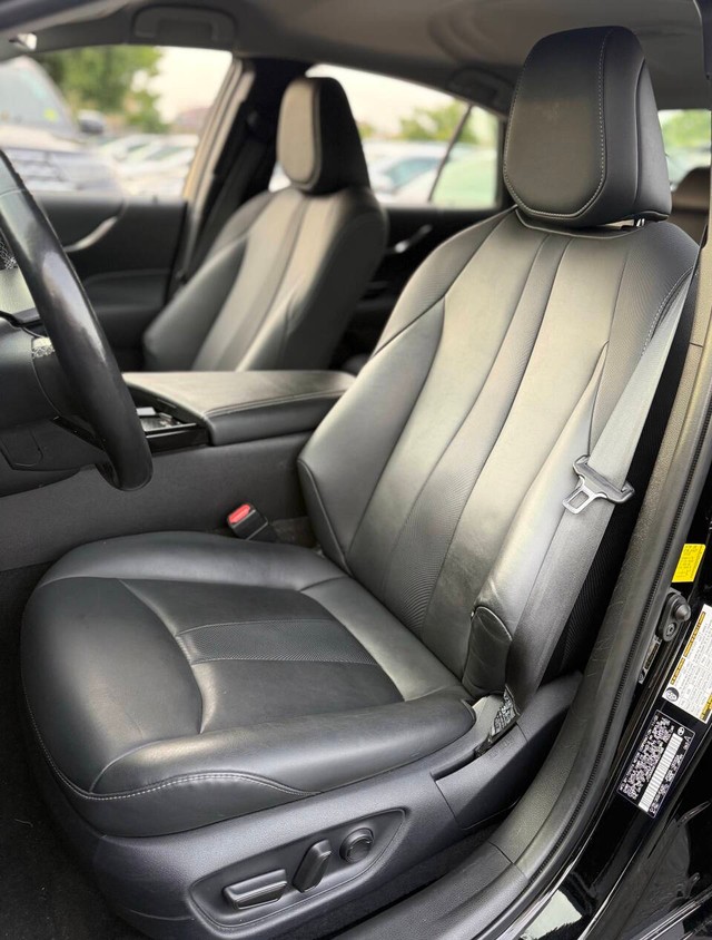 Toyota Mirai Vehicle Full-screen Gallery Image 13