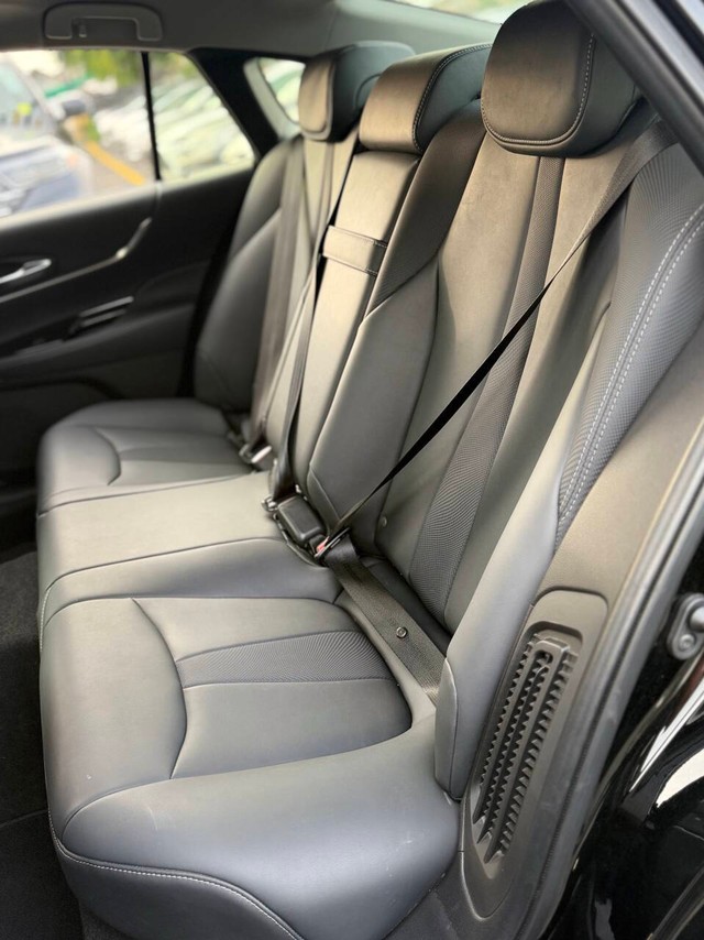 Toyota Mirai Vehicle Full-screen Gallery Image 15