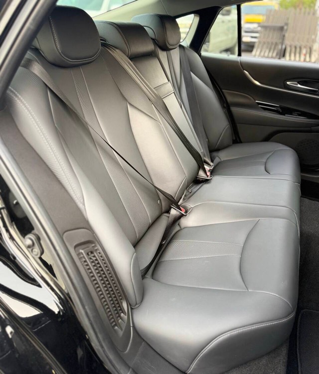 Toyota Mirai Vehicle Full-screen Gallery Image 16