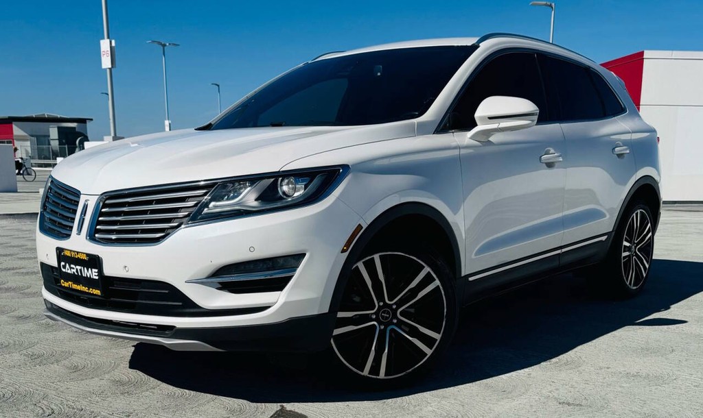Lincoln MKC Vehicle Full-screen Gallery Image 03
