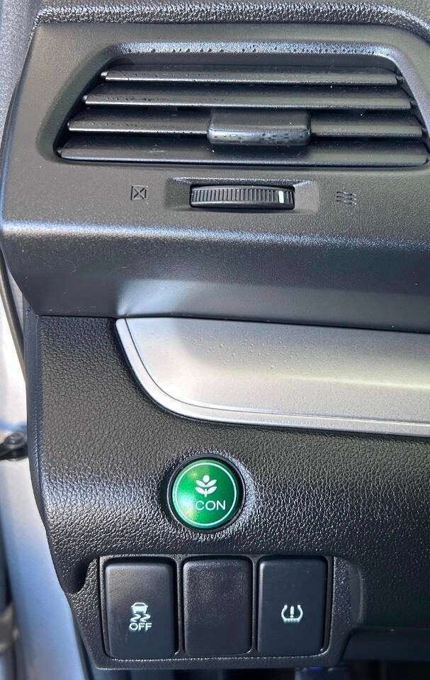 Honda CR-V Vehicle Full-screen Gallery Image 14