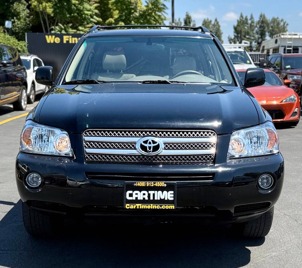 Toyota Highlander Hybrid Vehicle Full-screen Gallery Image 02