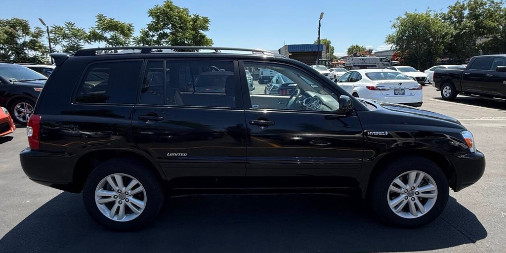 Toyota Highlander Hybrid Vehicle Full-screen Gallery Image 05