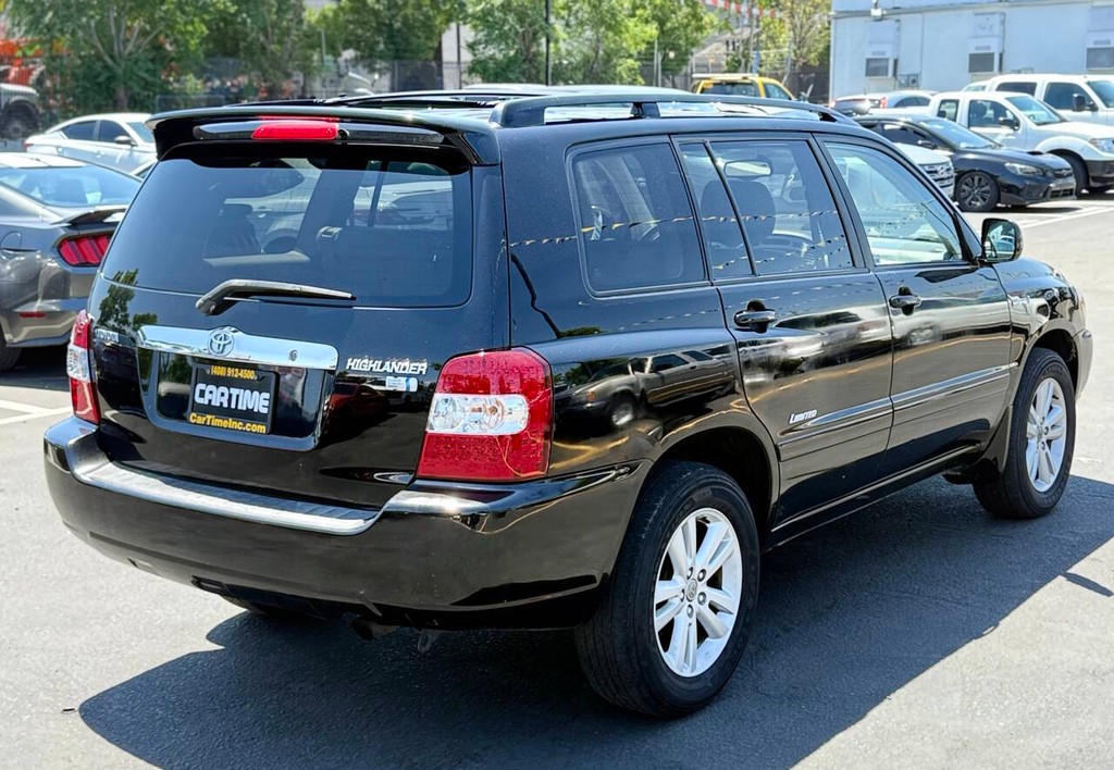 Toyota Highlander Hybrid Vehicle Full-screen Gallery Image 06