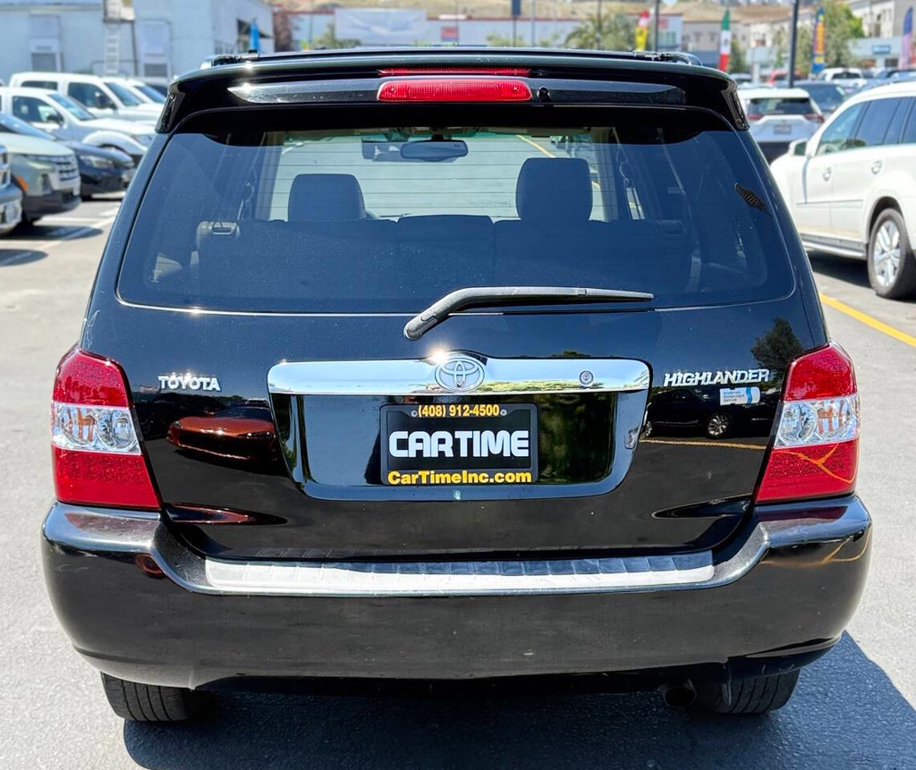 Toyota Highlander Hybrid Vehicle Full-screen Gallery Image 07