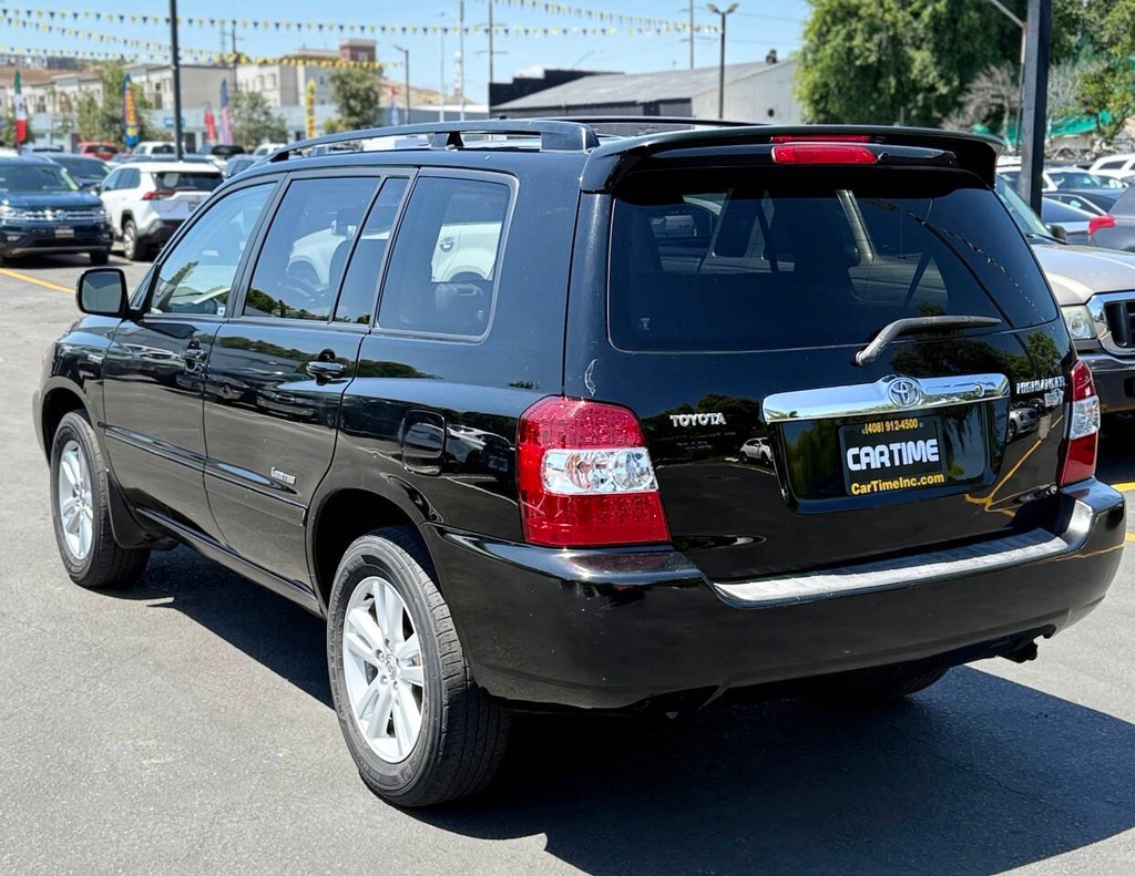 Toyota Highlander Hybrid Vehicle Full-screen Gallery Image 08