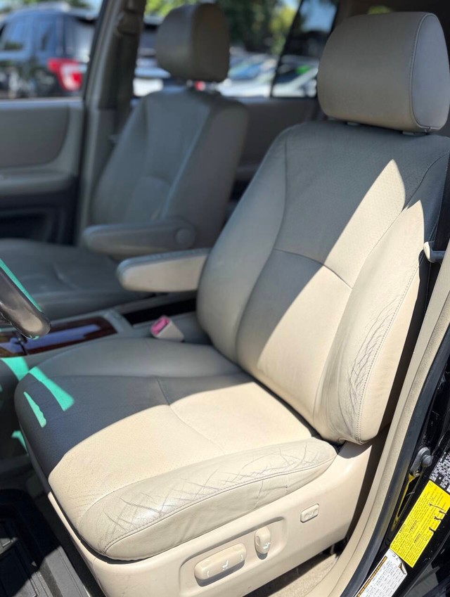 Toyota Highlander Hybrid Vehicle Full-screen Gallery Image 12