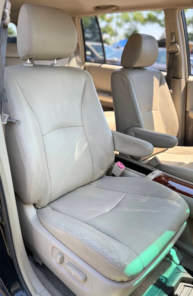 Toyota Highlander Hybrid Vehicle Full-screen Gallery Image 13