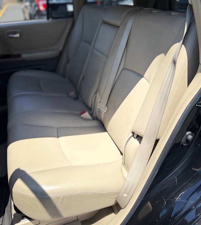 Toyota Highlander Hybrid Vehicle Full-screen Gallery Image 15