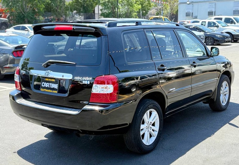 Toyota Highlander Hybrid Vehicle Full-screen Gallery Image 06