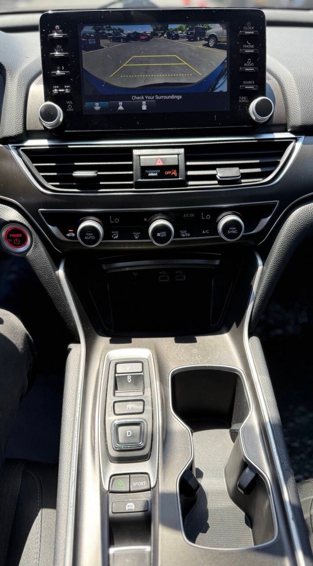 Honda Accord Hybrid Vehicle Full-screen Gallery Image 11