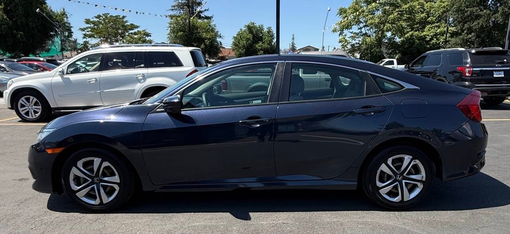 Honda Civic Sedan Vehicle Full-screen Gallery Image 04