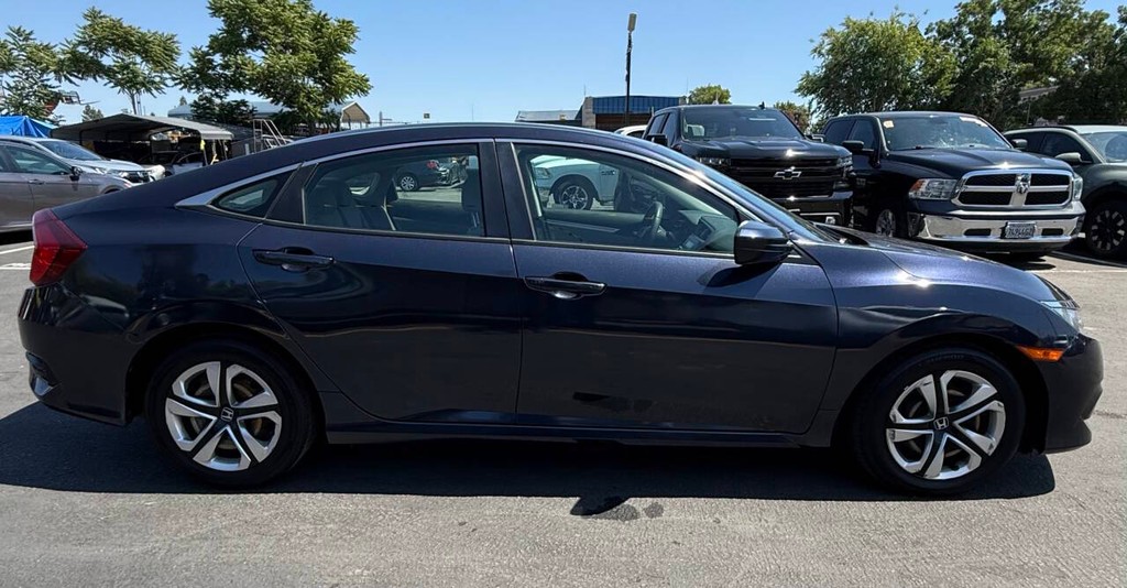 Honda Civic Sedan Vehicle Full-screen Gallery Image 05