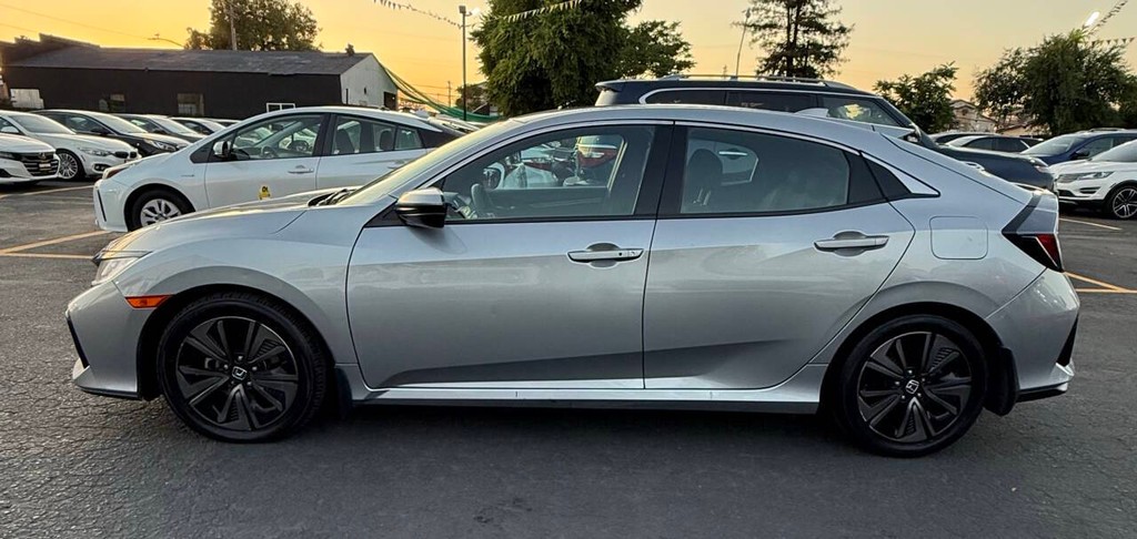 Honda Civic Hatchback Vehicle Full-screen Gallery Image 04