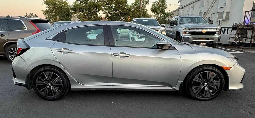Honda Civic Hatchback Vehicle Full-screen Gallery Image 05
