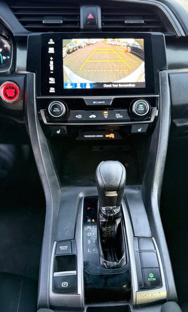Honda Civic Hatchback Vehicle Full-screen Gallery Image 08