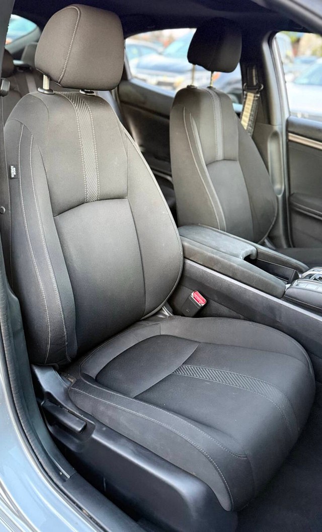 Honda Civic Hatchback Vehicle Full-screen Gallery Image 11