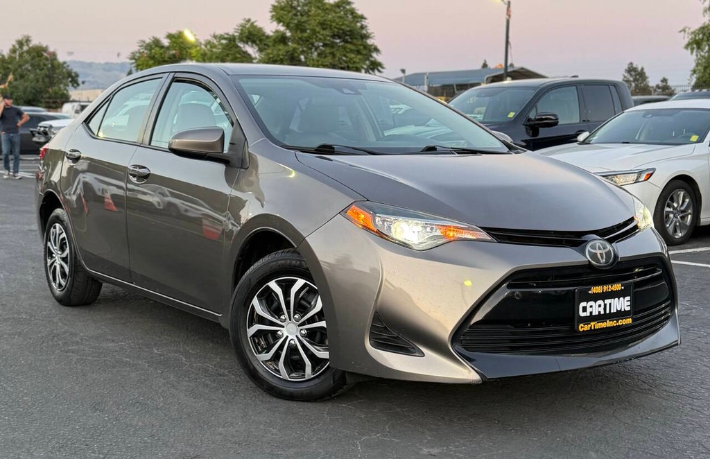 Toyota Corolla Vehicle Full-screen Gallery Image 05